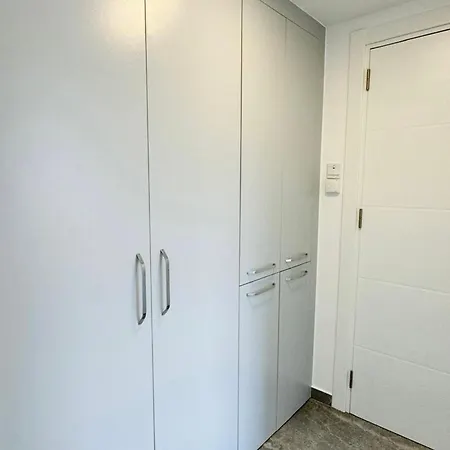Apartment Modern One-bedroom In Popular Area