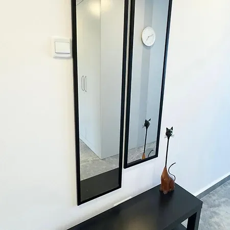 Modern One-bedroom In Popular Area *