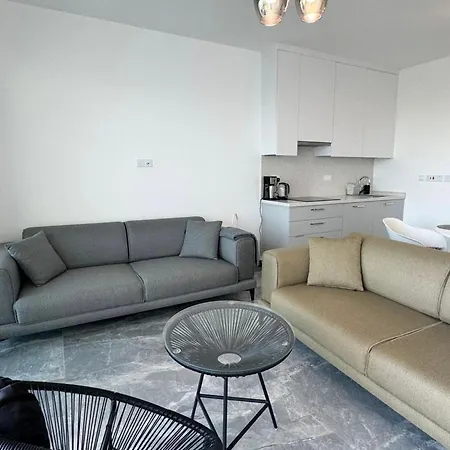 Апартаменты Modern One-bedroom In Popular Area