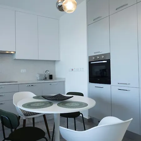 Modern One-bedroom In Popular Area Appartement *